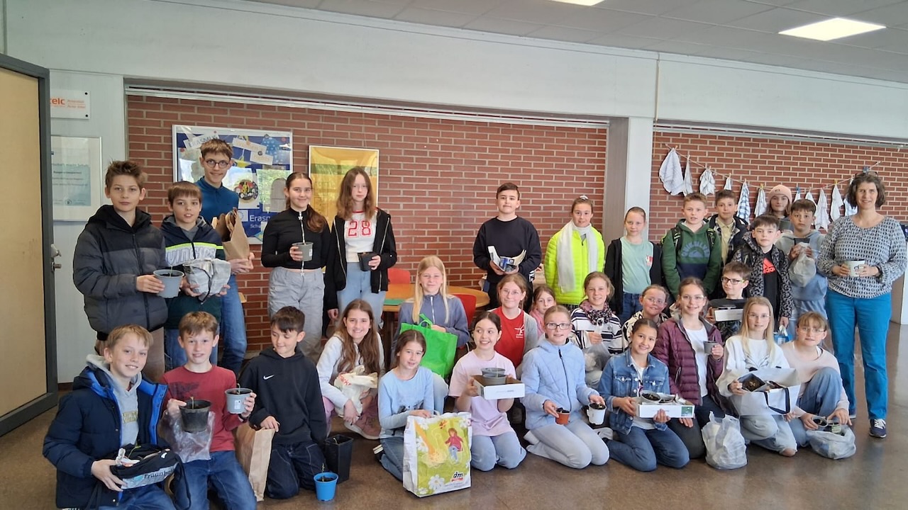 Ubergabe Maronenpflanzen an Baumpaten 1